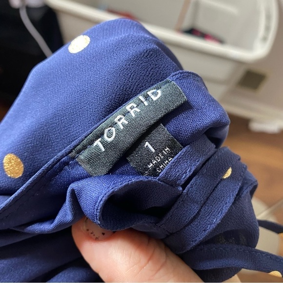 Torrid Blue Polka Dot Criss-Cross Top, Size 1 (XL) - Picture 3 of 5